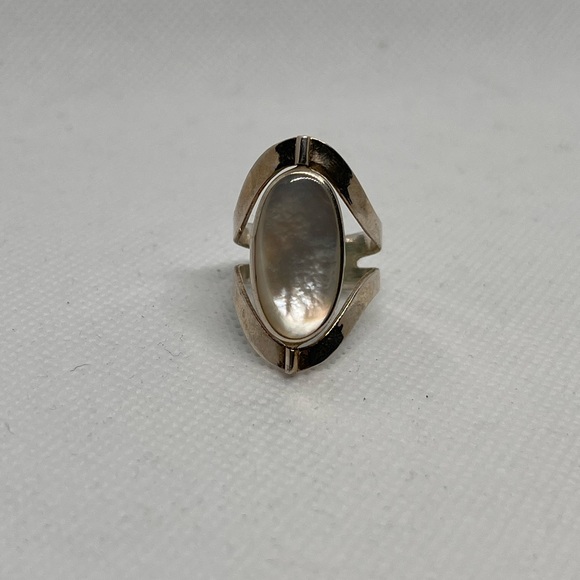 SOLD Sterling Silver Reversible Abalone and White Shell Ring - Picture 2 of 5